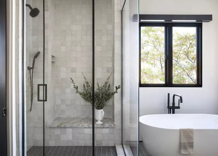 Shower Bench Ideas for Comfort Without Crowding the Wet Area